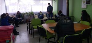 Equipo técnico y educadoras de trato directo de la Residencia Hogar de Adolescentes embarazadas San Francisco de Molina, realizan análisis de caso de las adolescentes