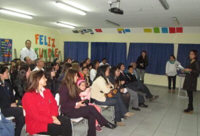 Efectuaron cierre de taller de Familias Fuertes del Colegio Alta Cumbre de Curicó