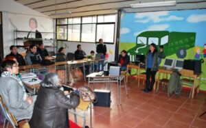 DAM Kelluwün dictó taller de enfoque de Género en Liceo Carlos González